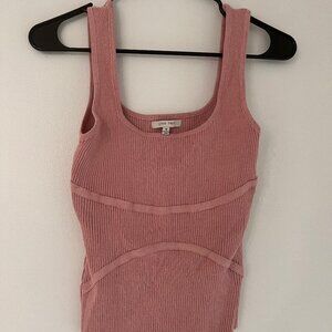 Women's pink detailed tank. Medium.